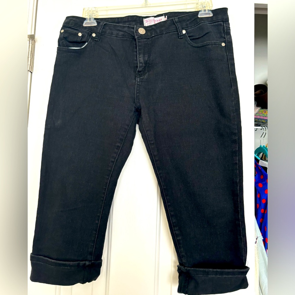 Capri black denim cuffed jeans